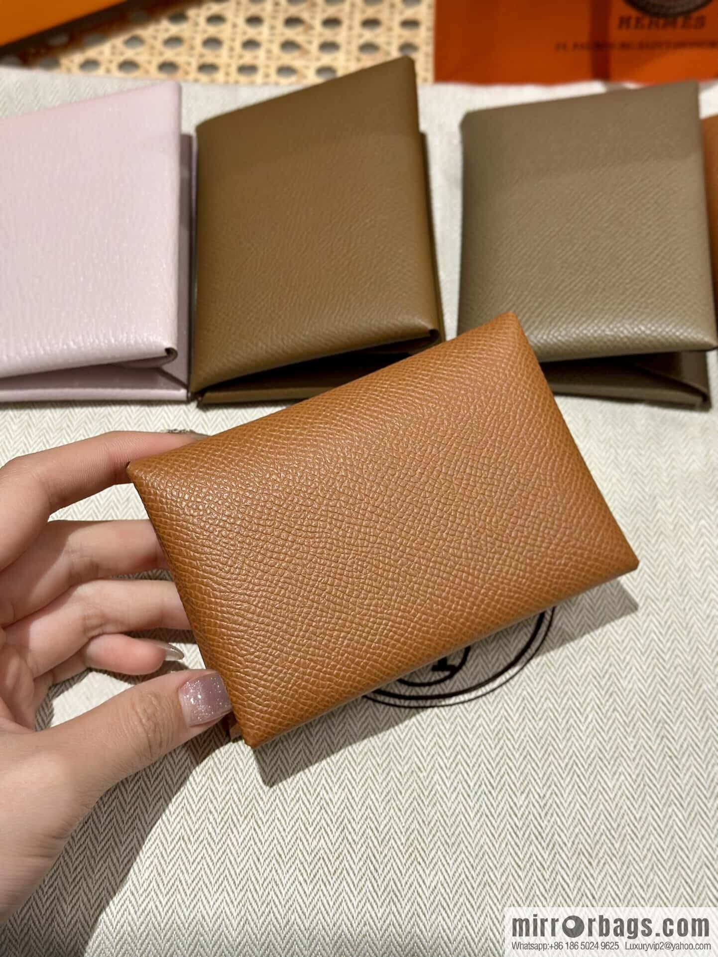 Calvi card bag H083674CKI2 change bag, gold brown.