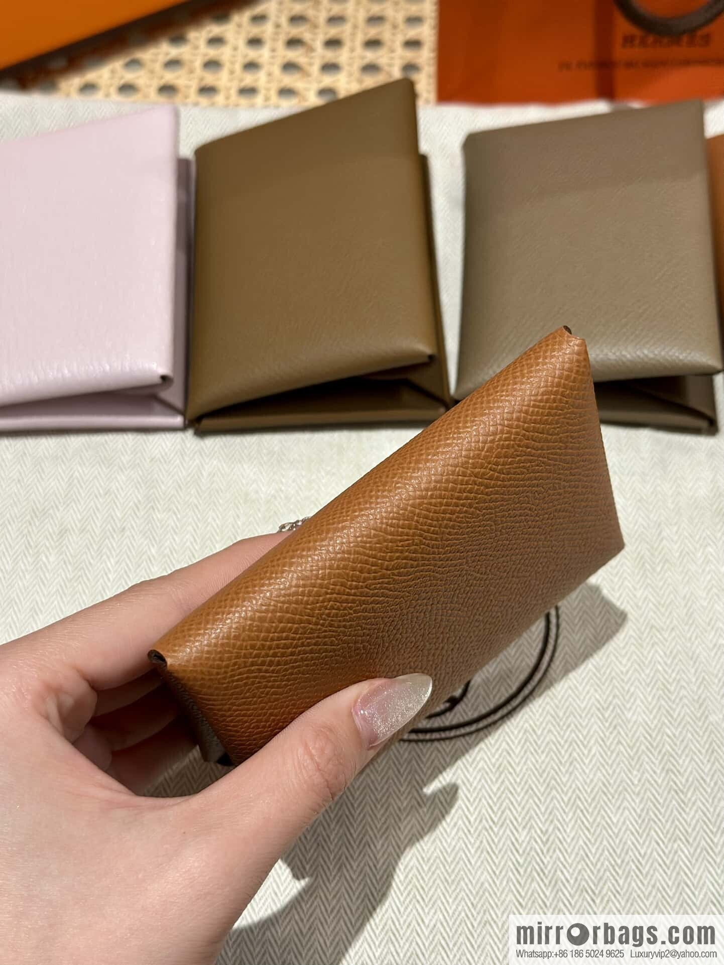 Calvi card bag H083674CKI2 change bag, gold brown.