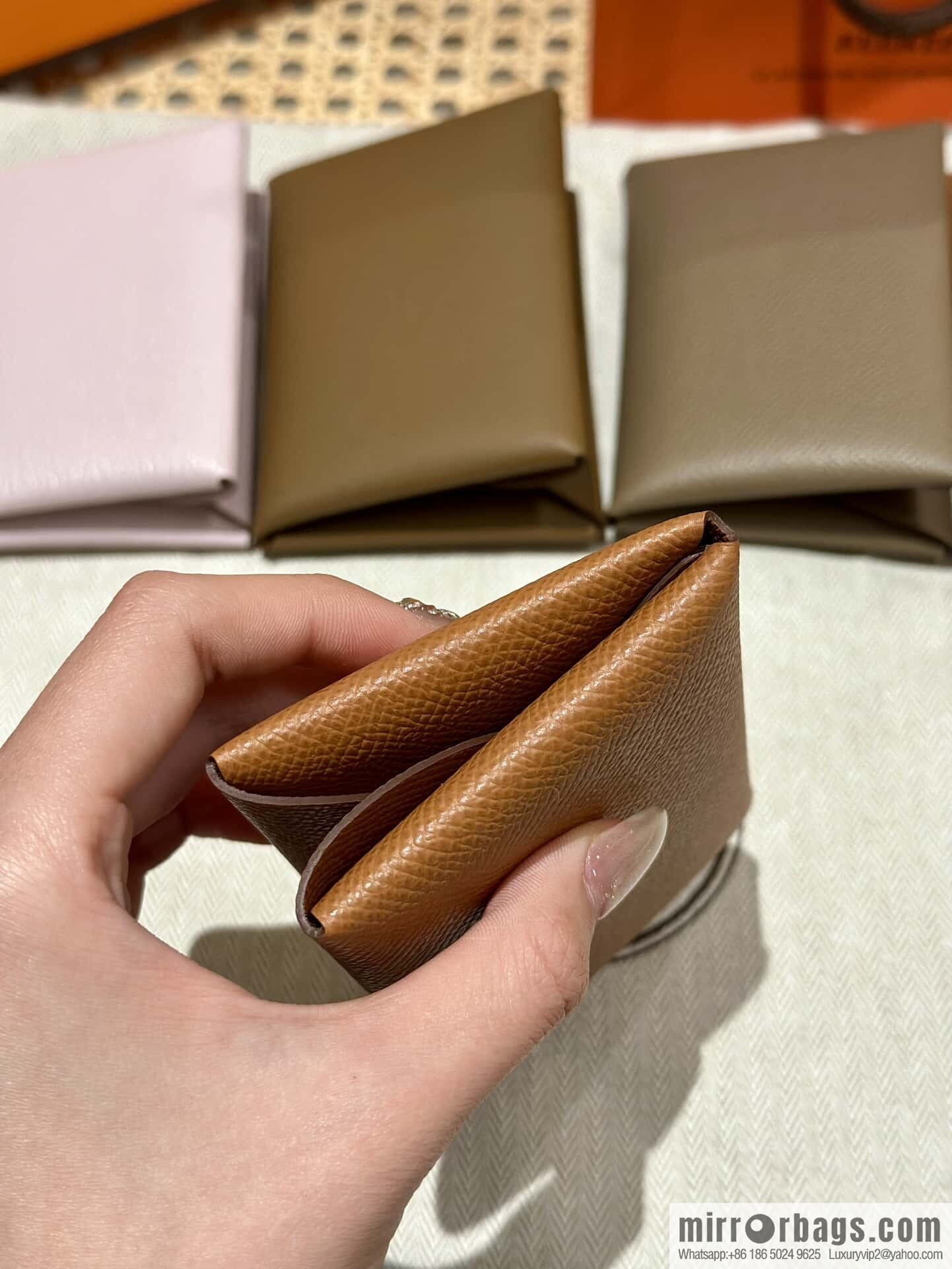 Calvi card bag H083674CKI2 change bag, gold brown.