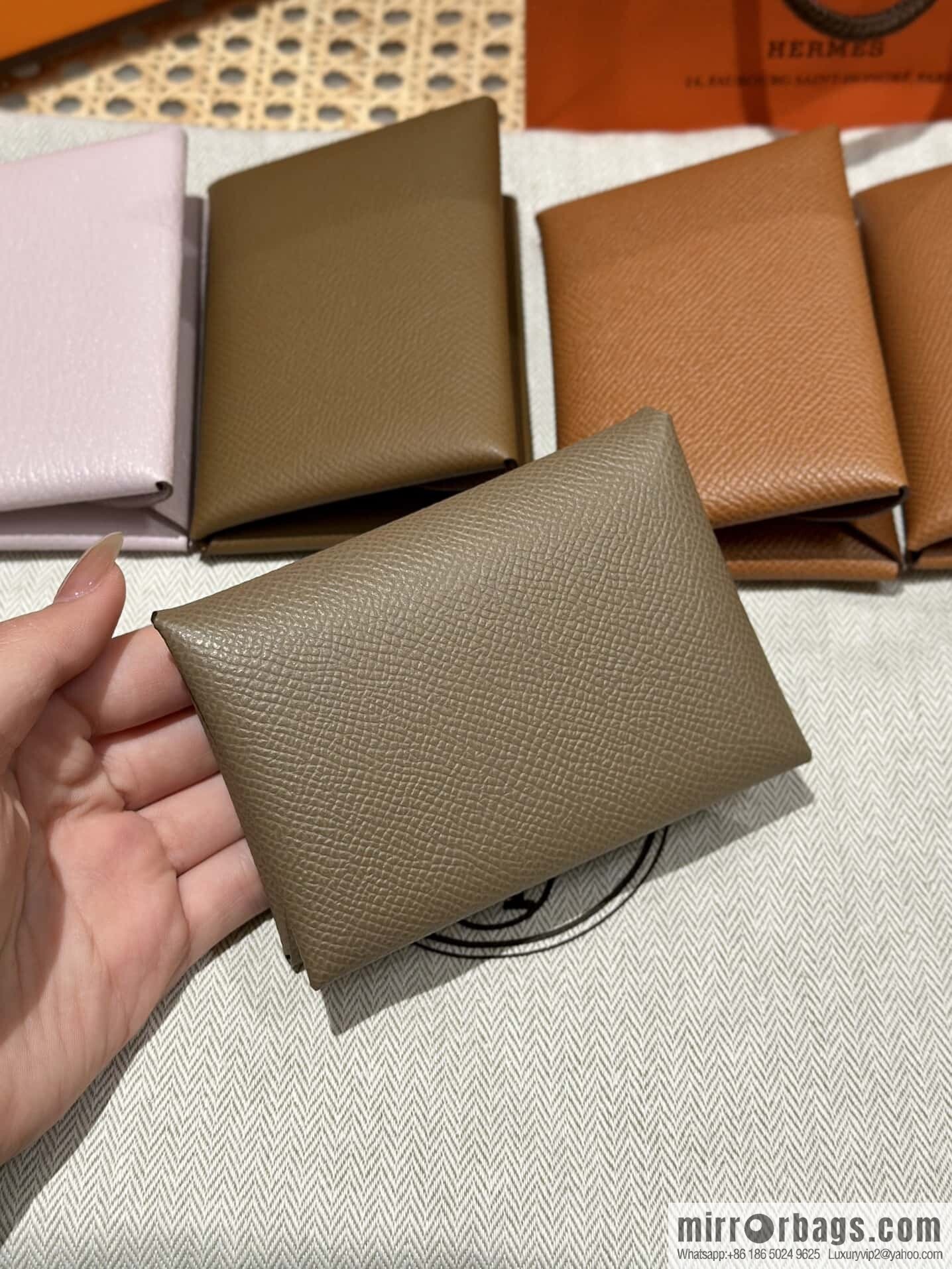 Calvi card bag H083674CKI2 change bag, elephant gray.