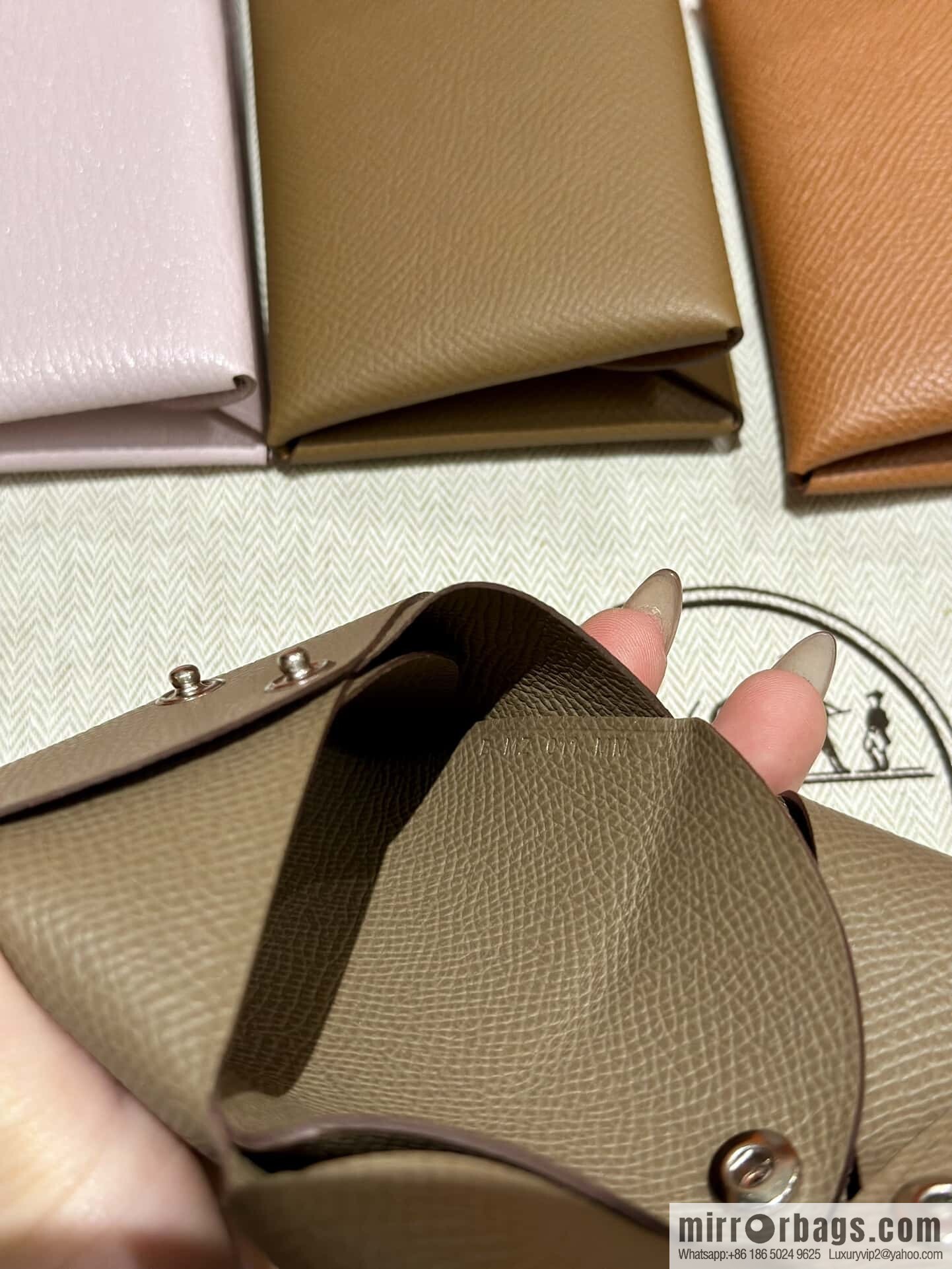 Calvi card bag H083674CKI2 change bag, elephant gray.