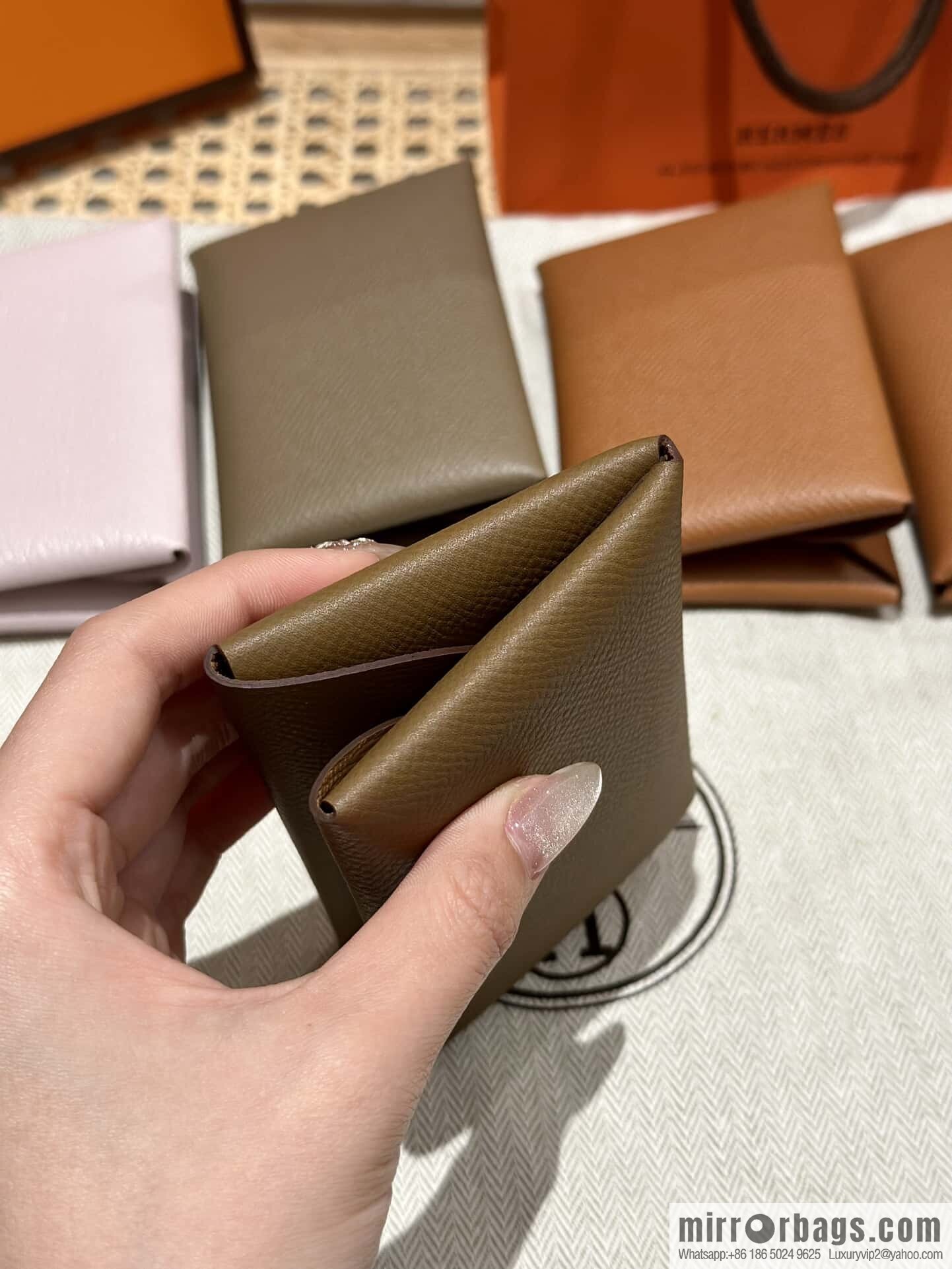Calvi card bag H083674CKI2 change bag, chestnut cookie color