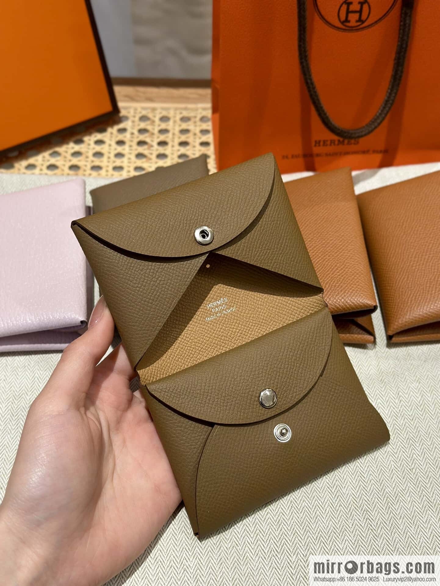 Calvi card bag H083674CKI2 change bag, chestnut cookie color