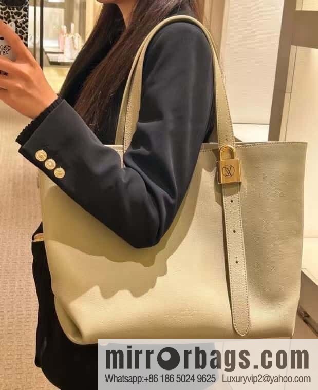 LV M25343 Low Key Cabas MM