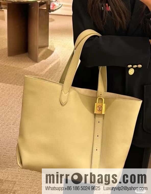 LV M25343 Low Key Cabas MM