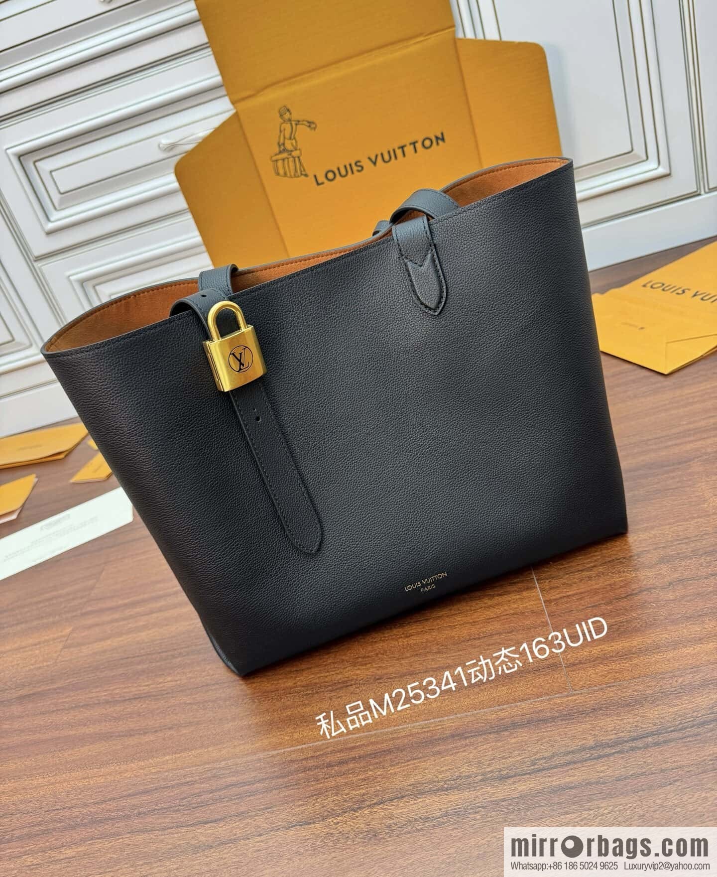 LV M25341 Low Key Cabas MM