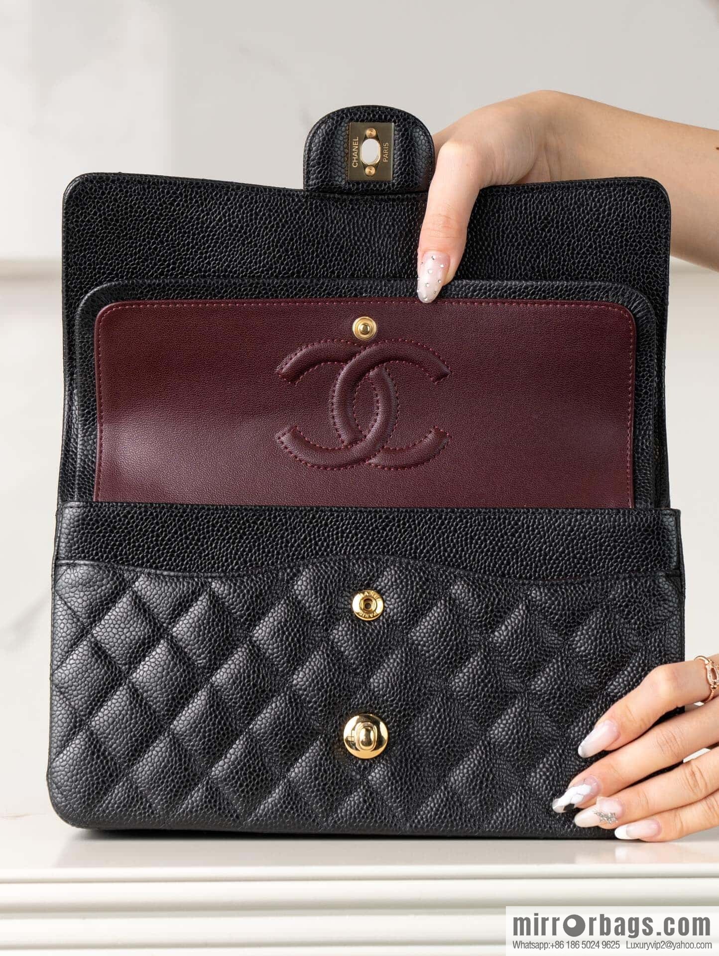 ℂ𝔽 𝗖𝗹𝗮𝘀𝘀𝗶𝗰 𝗙𝗹𝗮𝗽 | Original Litchi Pattern 🐂 Medium, Black Gold 🖤 A01112