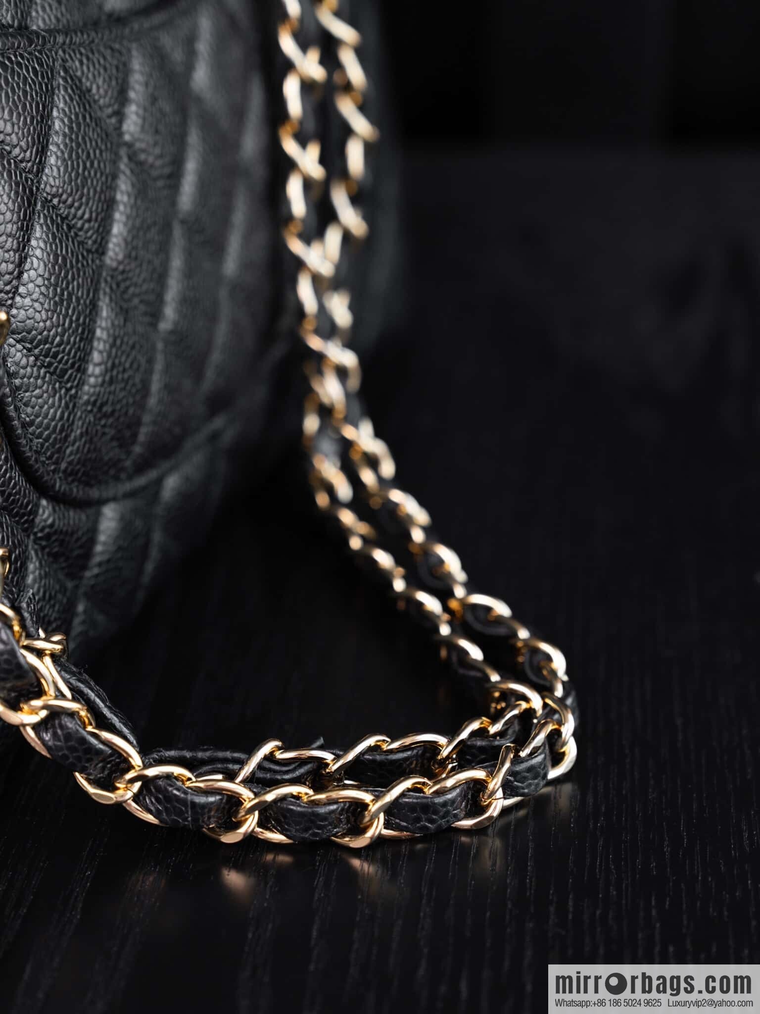ℂ𝔽 𝗖𝗹𝗮𝘀𝘀𝗶𝗰 𝗙𝗹𝗮𝗽 | Original Litchi Pattern 🐂 Medium, Black Gold 🖤 A01112