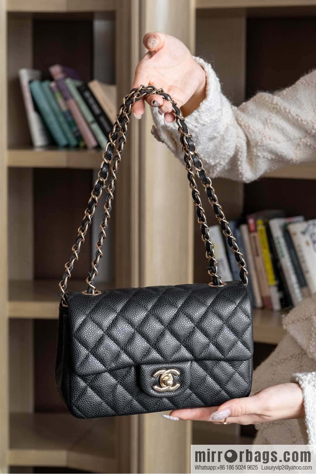 ℂ𝔽 𝗖𝗹𝗮𝘀𝘀𝗶𝗰 𝗙𝗹𝗮𝗽 | genuine leather litchi pattern black gold 🖤 A01116