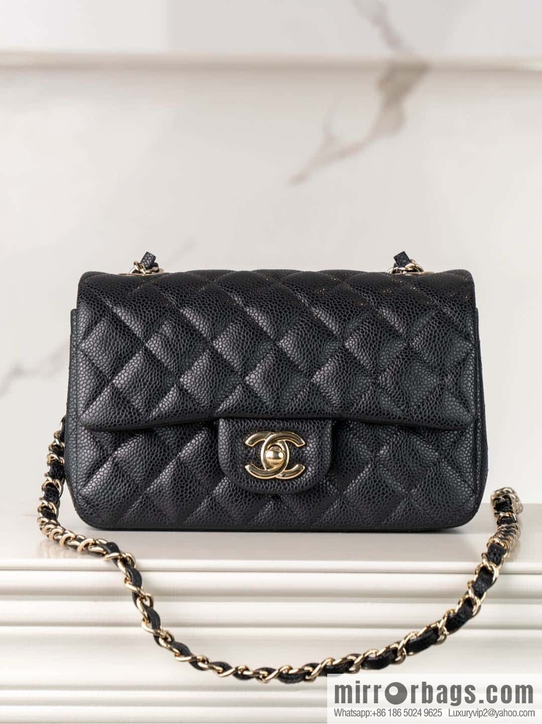 ℂ𝔽 𝗖𝗹𝗮𝘀𝘀𝗶𝗰 𝗙𝗹𝗮𝗽 | genuine leather litchi pattern black gold 🖤 A01116