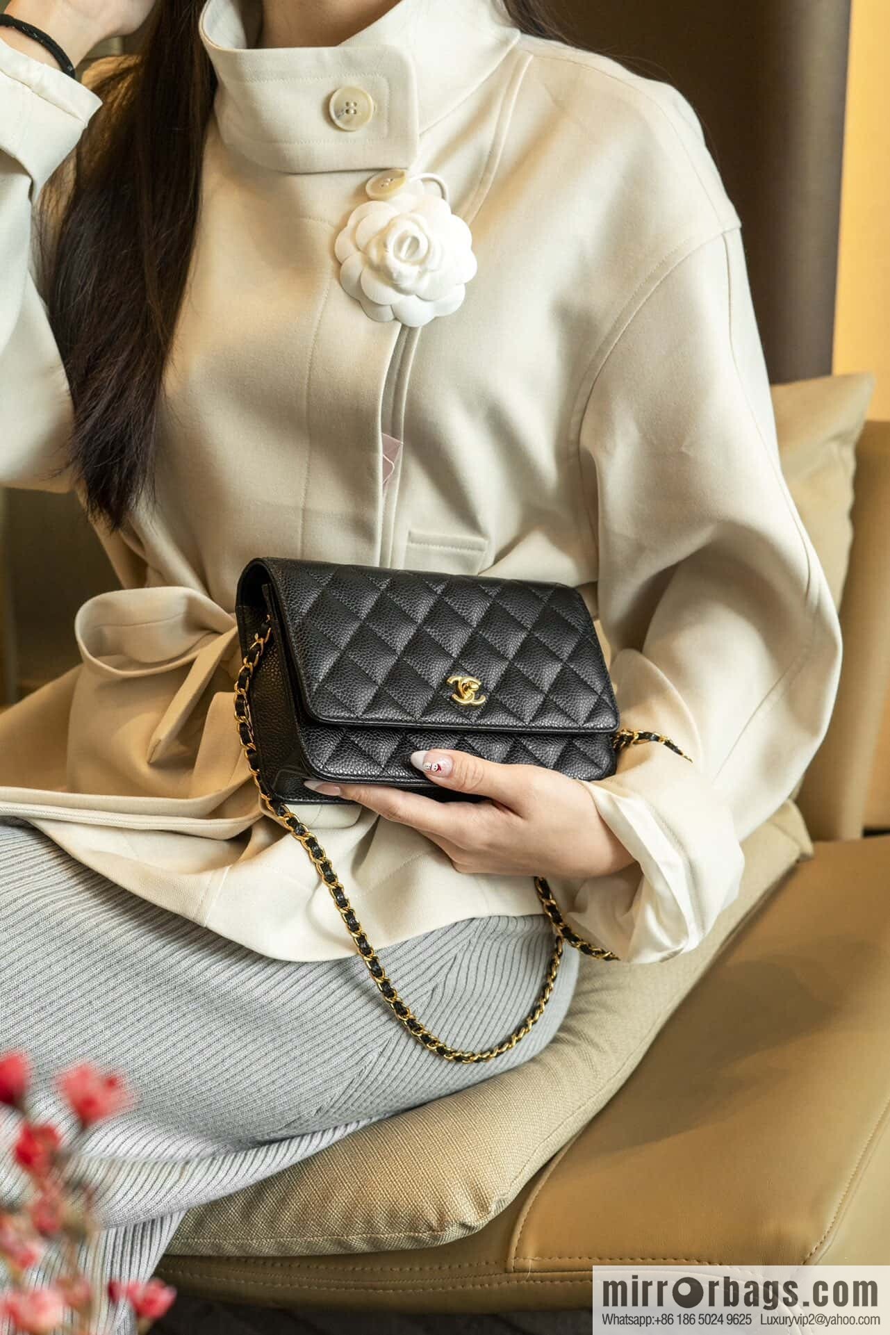 𝐂𝐡𝐚𝐧𝐞𝐥 𝟐𝟒𝐤 𝐰𝐨𝐜 fortune bag (button version) black cow gold 🖤 AP4241