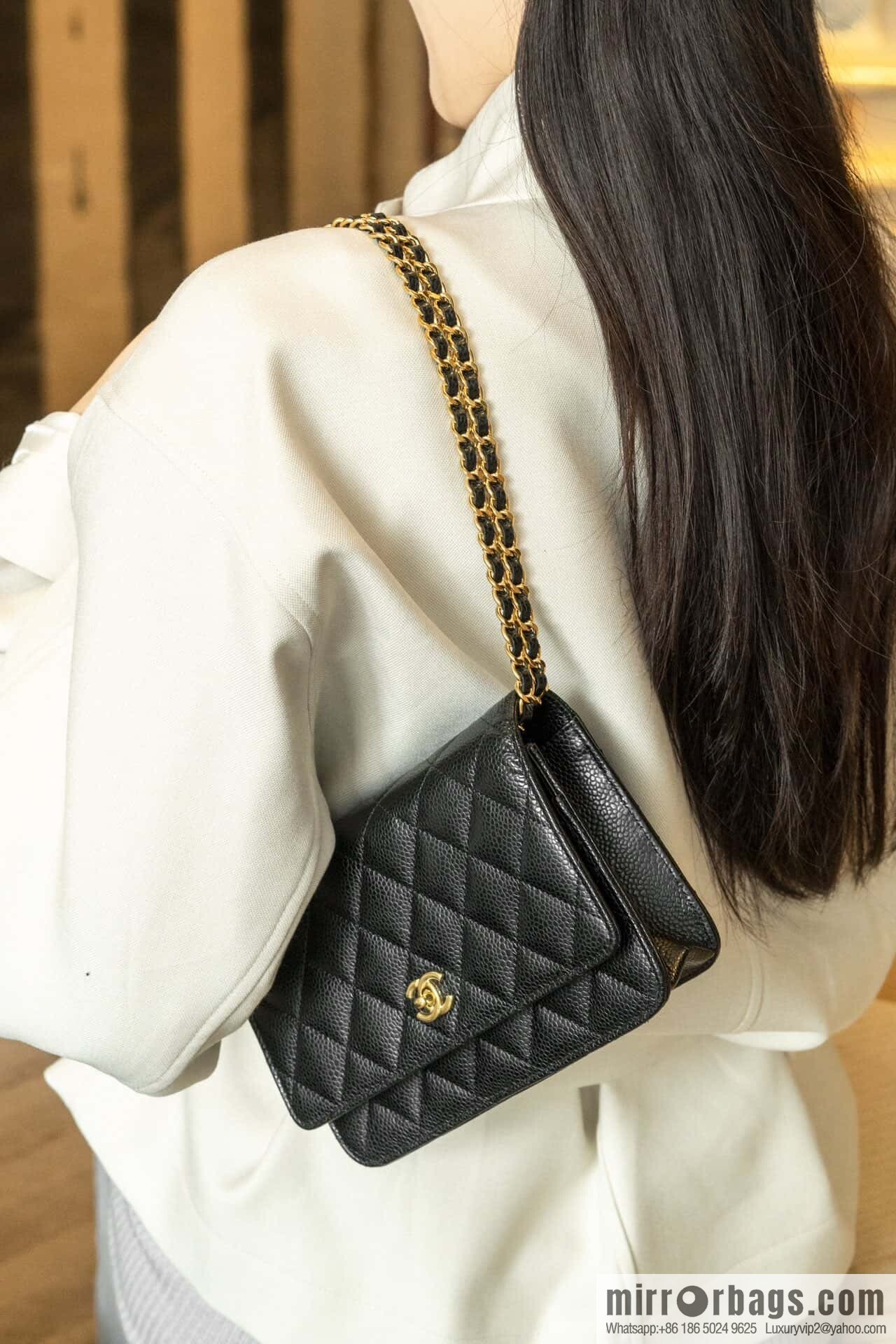 𝐂𝐡𝐚𝐧𝐞𝐥 𝟐𝟒𝐤 𝐰𝐨𝐜 fortune bag (button version) black cow gold 🖤 AP4241