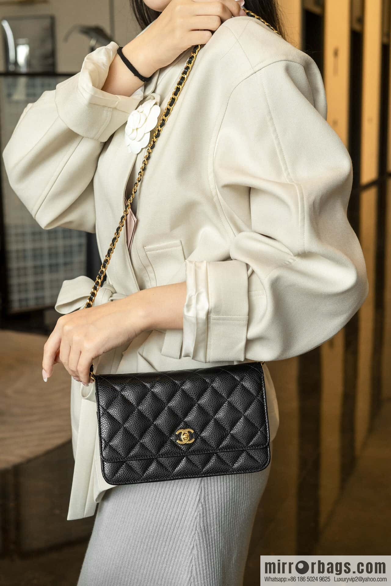 𝐂𝐡𝐚𝐧𝐞𝐥 𝟐𝟒𝐤 𝐰𝐨𝐜 fortune bag (button version) black cow gold 🖤 AP4241