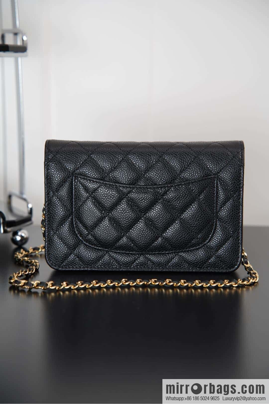 𝐂𝐡𝐚𝐧𝐞𝐥 𝟐𝟒𝐤 𝐰𝐨𝐜 fortune bag (button version) black cow gold 🖤 AP4241