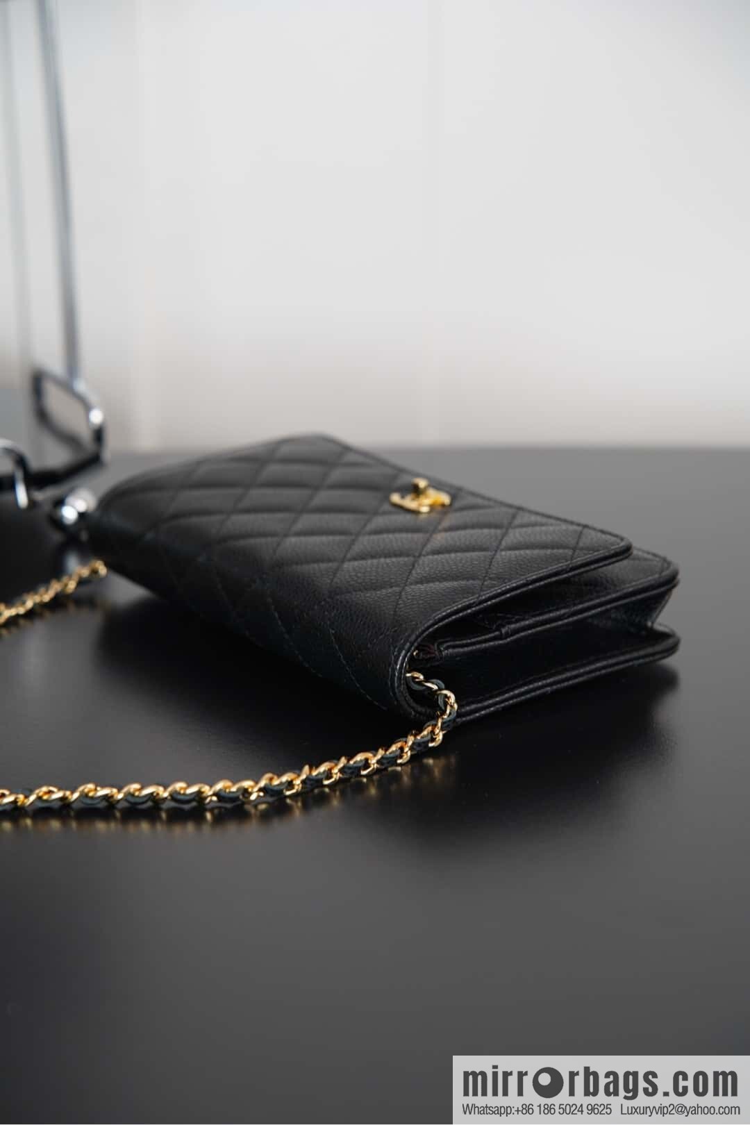 𝐂𝐡𝐚𝐧𝐞𝐥 𝟐𝟒𝐤 𝐰𝐨𝐜 fortune bag (button version) black cow gold 🖤 AP4241