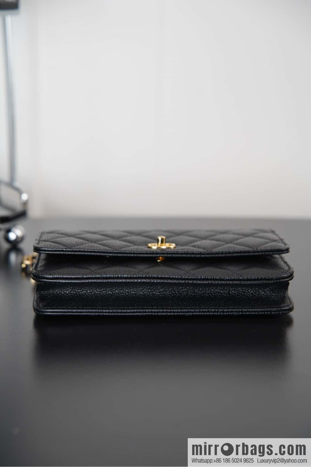 𝐂𝐡𝐚𝐧𝐞𝐥 𝟐𝟒𝐤 𝐰𝐨𝐜 fortune bag (button version) black cow gold 🖤 AP4241