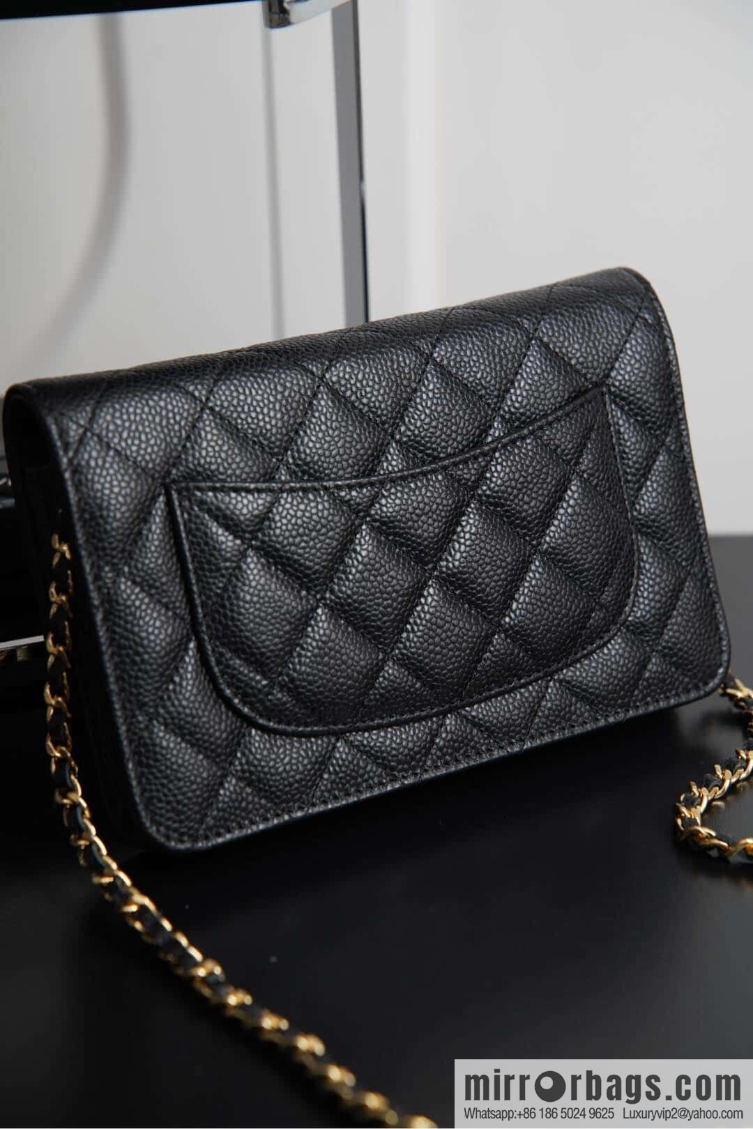 𝐂𝐡𝐚𝐧𝐞𝐥 𝟐𝟒𝐤 𝐰𝐨𝐜 fortune bag (button version) black cow gold 🖤 AP4241
