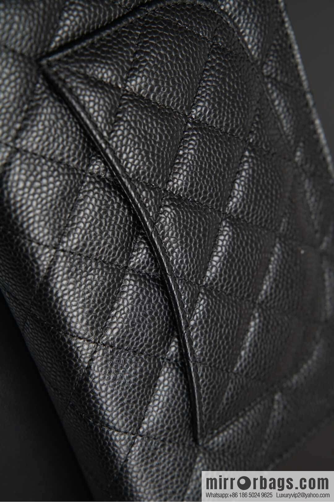 𝐂𝐡𝐚𝐧𝐞𝐥 𝟐𝟒𝐤 𝐰𝐨𝐜 fortune bag (button version) black cow gold 🖤 AP4241