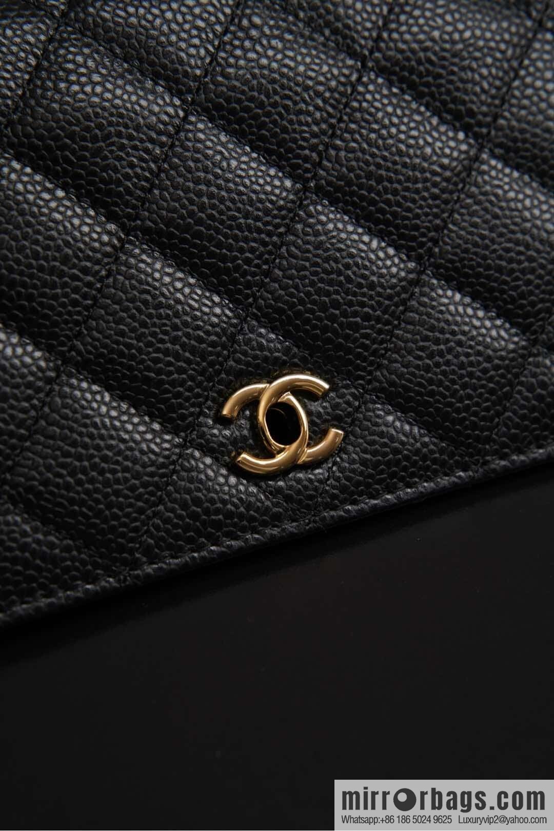 𝐂𝐡𝐚𝐧𝐞𝐥 𝟐𝟒𝐤 𝐰𝐨𝐜 fortune bag (button version) black cow gold 🖤 AP4241