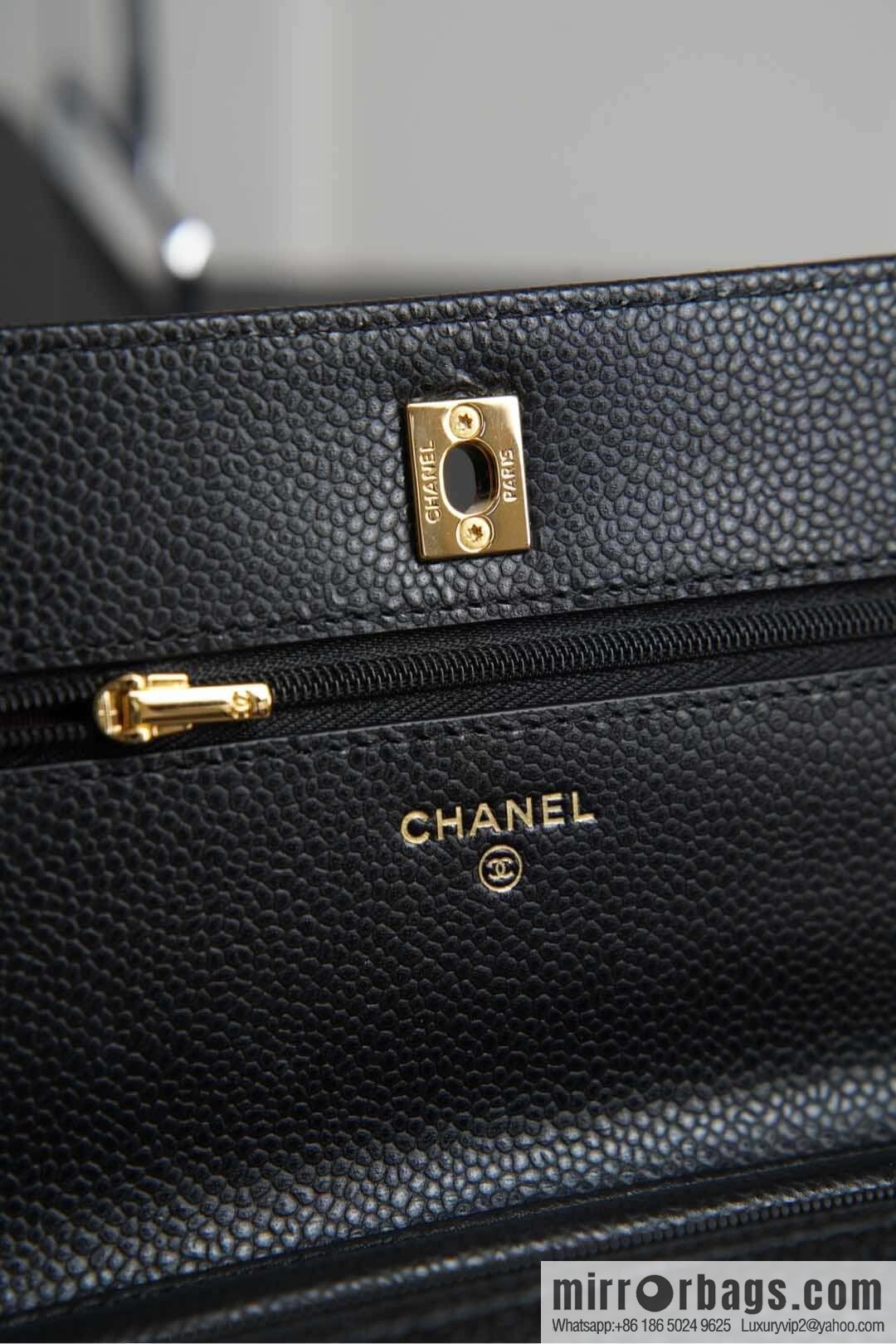 𝐂𝐡𝐚𝐧𝐞𝐥 𝟐𝟒𝐤 𝐰𝐨𝐜 fortune bag (button version) black cow gold 🖤 AP4241
