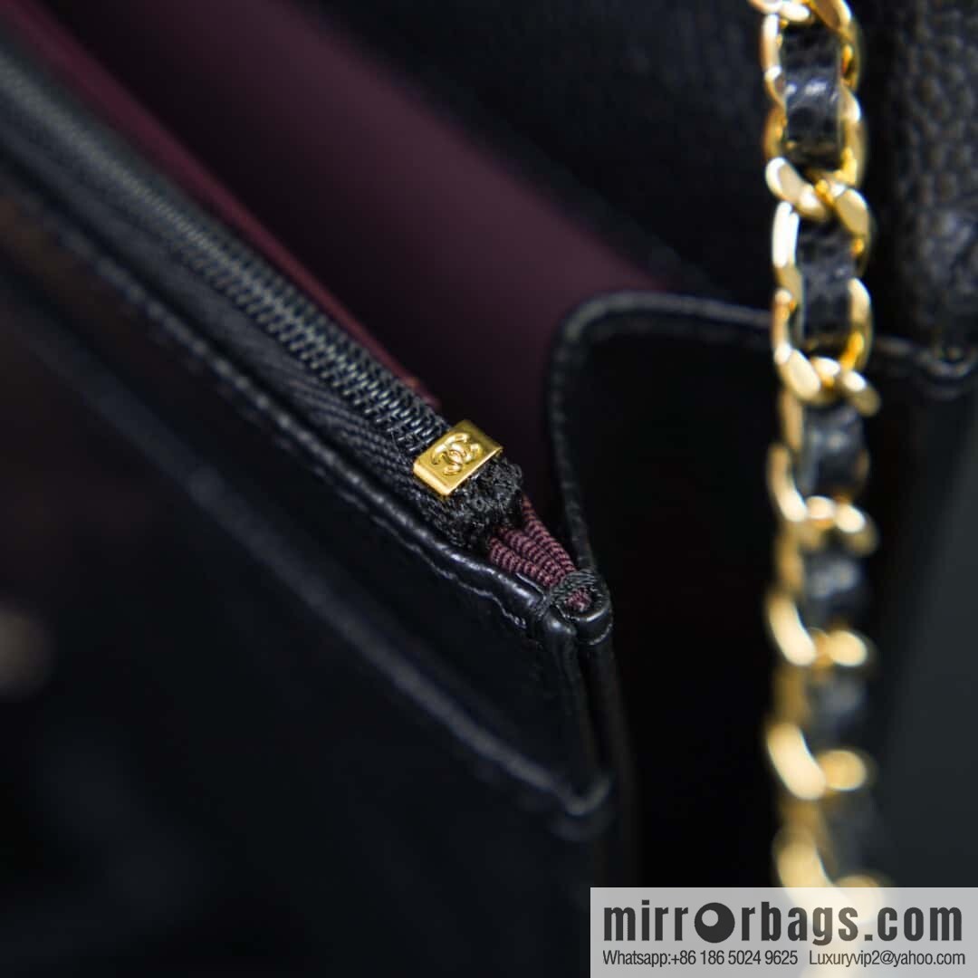 𝐂𝐡𝐚𝐧𝐞𝐥 𝟐𝟒𝐤 𝐰𝐨𝐜 fortune bag (button version) black cow gold 🖤 AP4241