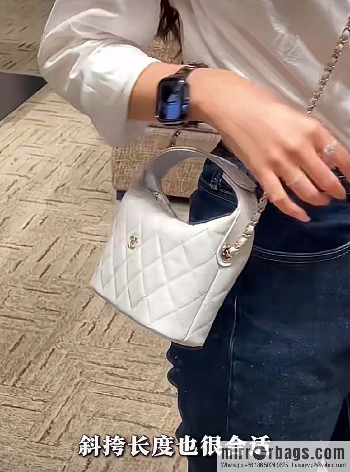 𝐂𝐡𝐚𝐧𝐞𝐥 𝟐𝟓𝐜 early spring new, lunch box bag, light gray 🩶 AP4386