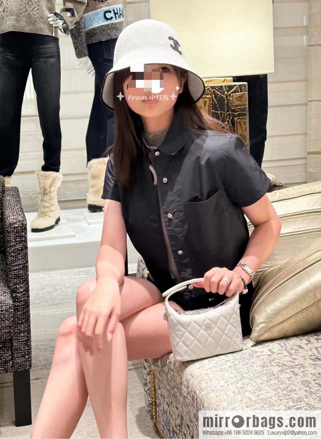 𝐂𝐡𝐚𝐧𝐞𝐥 𝟐𝟓𝐜 early spring new, lunch box bag, light gray 🩶 AP4386