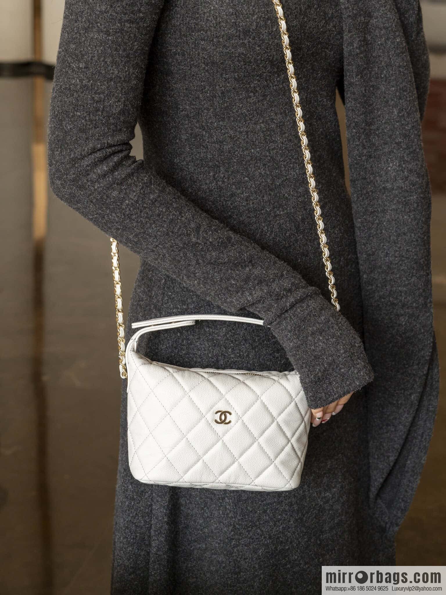 𝐂𝐡𝐚𝐧𝐞𝐥 𝟐𝟓𝐜 early spring new, lunch box bag, light gray 🩶 AP4386