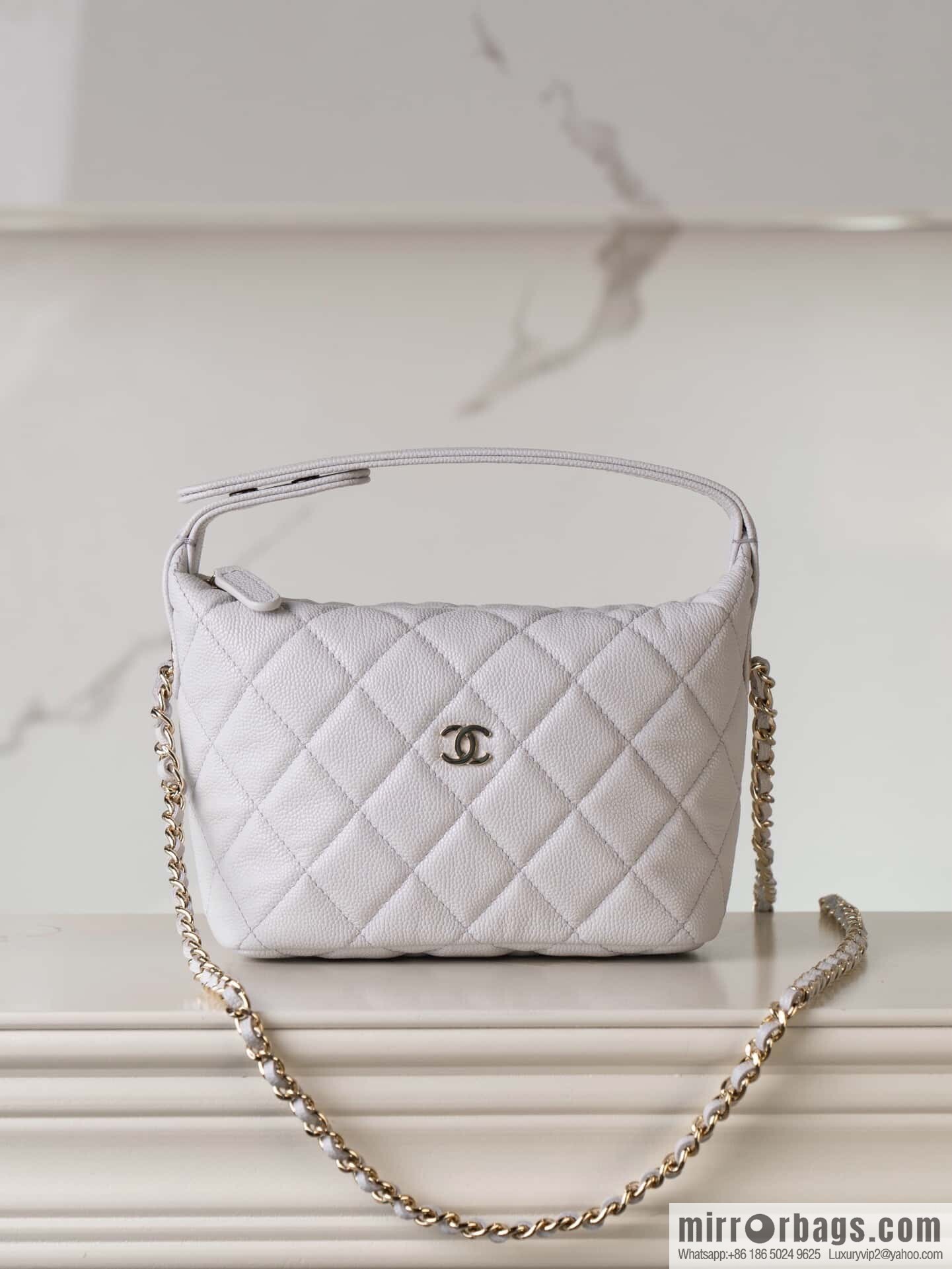 𝐂𝐡𝐚𝐧𝐞𝐥 𝟐𝟓𝐜 early spring new, lunch box bag, light gray 🩶 AP4386