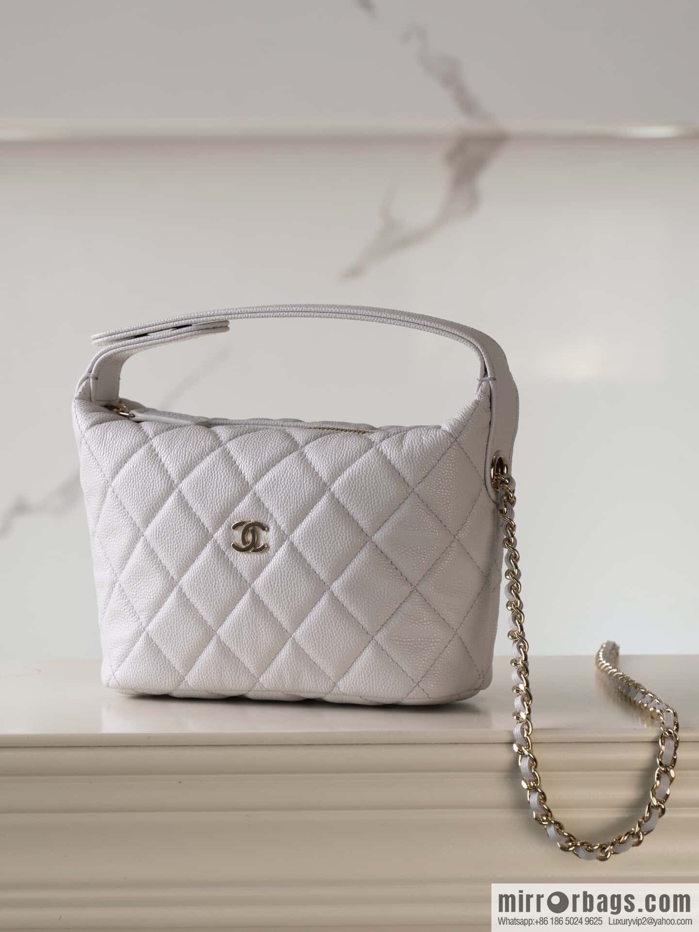 𝐂𝐡𝐚𝐧𝐞𝐥 𝟐𝟓𝐜 early spring new, lunch box bag, light gray 🩶 AP4386
