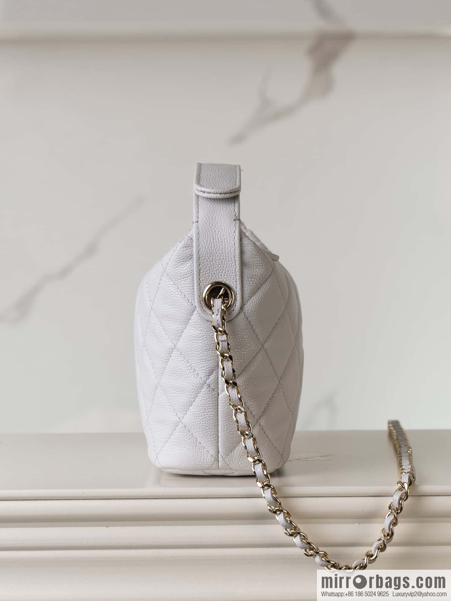 𝐂𝐡𝐚𝐧𝐞𝐥 𝟐𝟓𝐜 early spring new, lunch box bag, light gray 🩶 AP4386