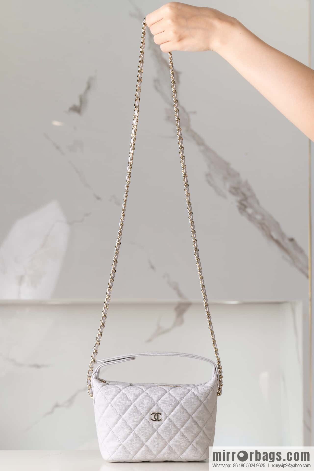 𝐂𝐡𝐚𝐧𝐞𝐥 𝟐𝟓𝐜 early spring new, lunch box bag, light gray 🩶 AP4386