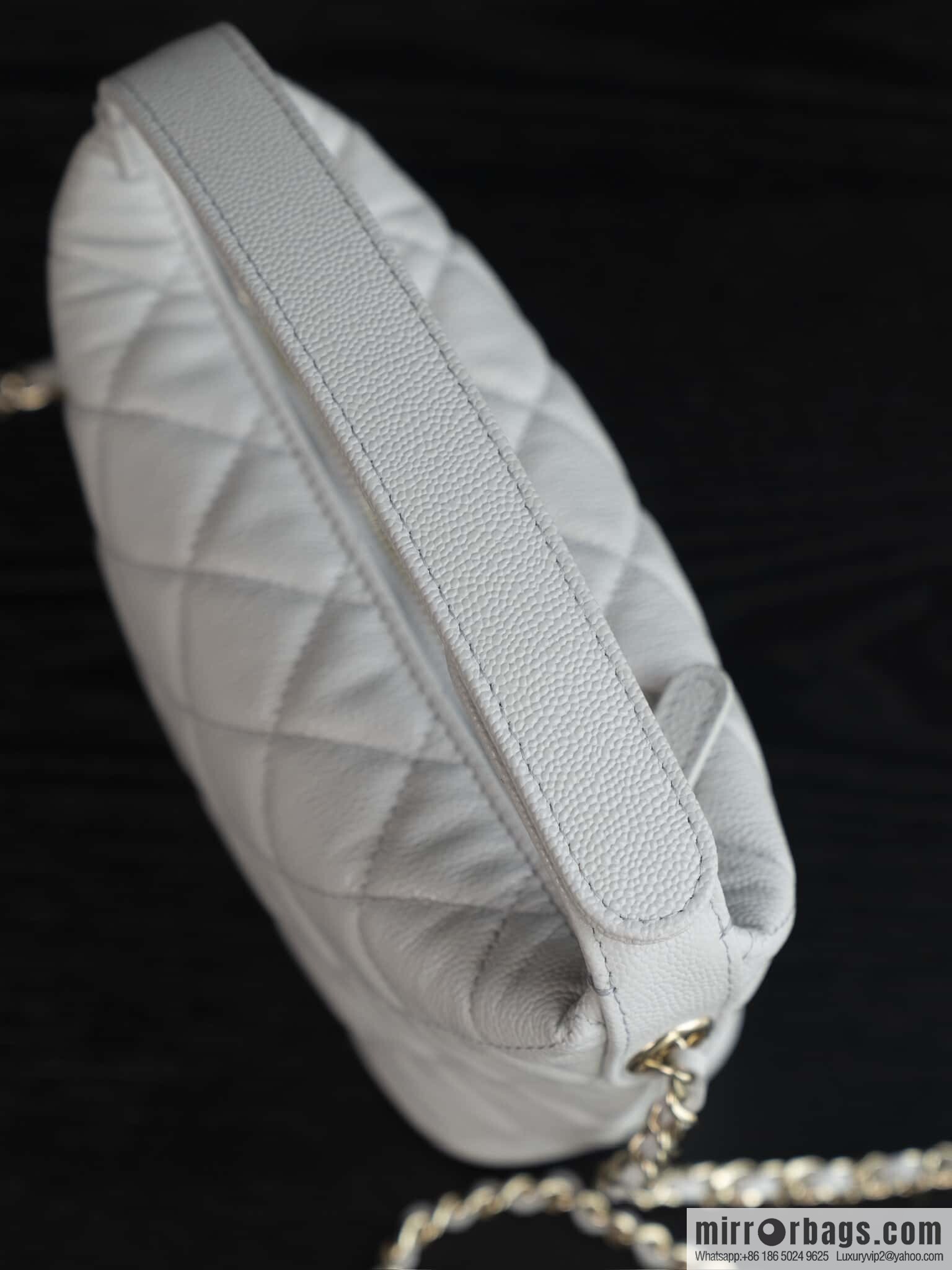 𝐂𝐡𝐚𝐧𝐞𝐥 𝟐𝟓𝐜 early spring new, lunch box bag, light gray 🩶 AP4386