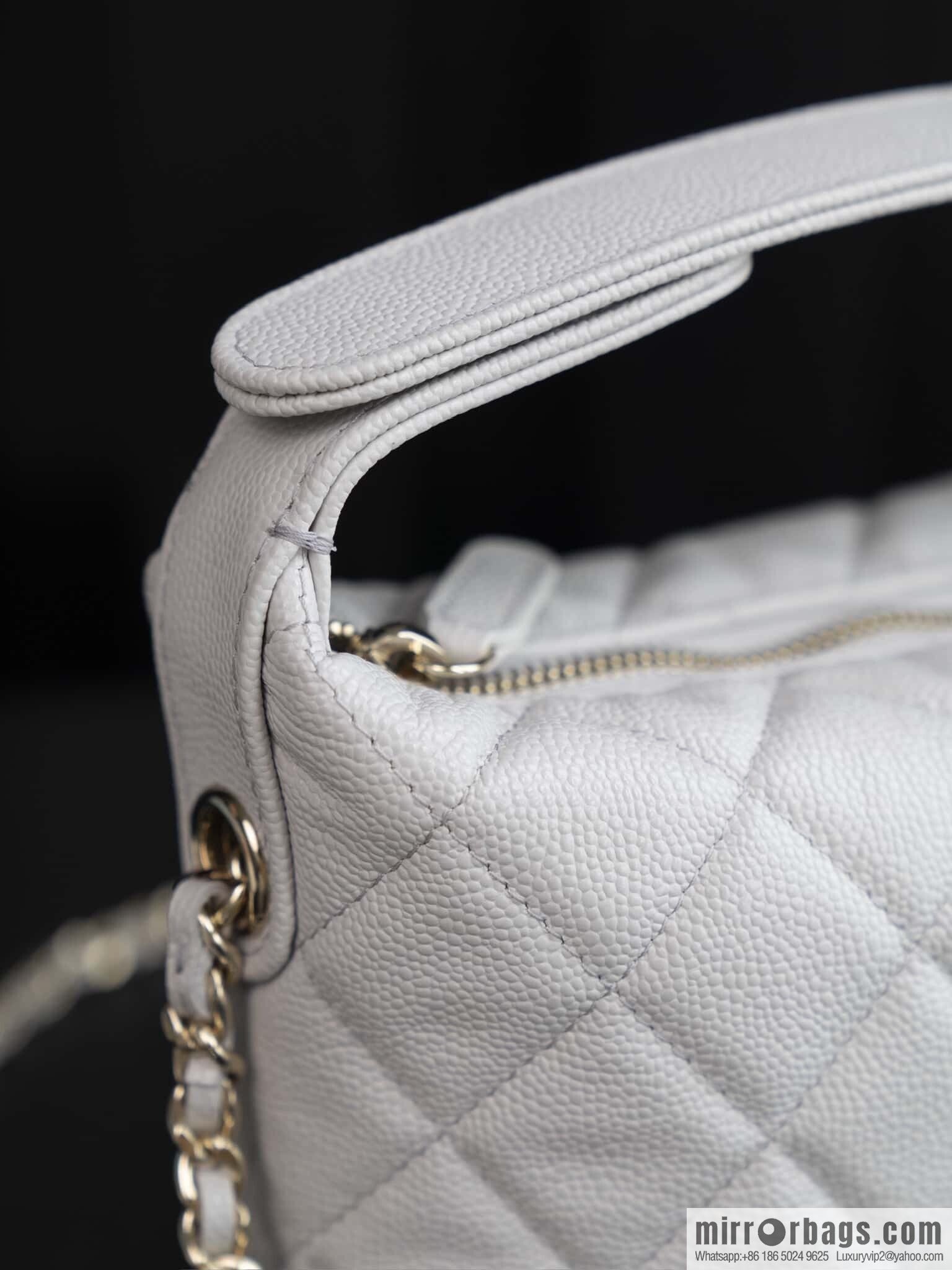 𝐂𝐡𝐚𝐧𝐞𝐥 𝟐𝟓𝐜 early spring new, lunch box bag, light gray 🩶 AP4386
