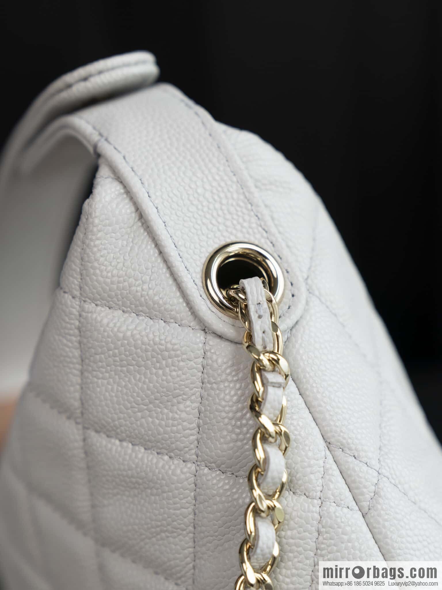 𝐂𝐡𝐚𝐧𝐞𝐥 𝟐𝟓𝐜 early spring new, lunch box bag, light gray 🩶 AP4386
