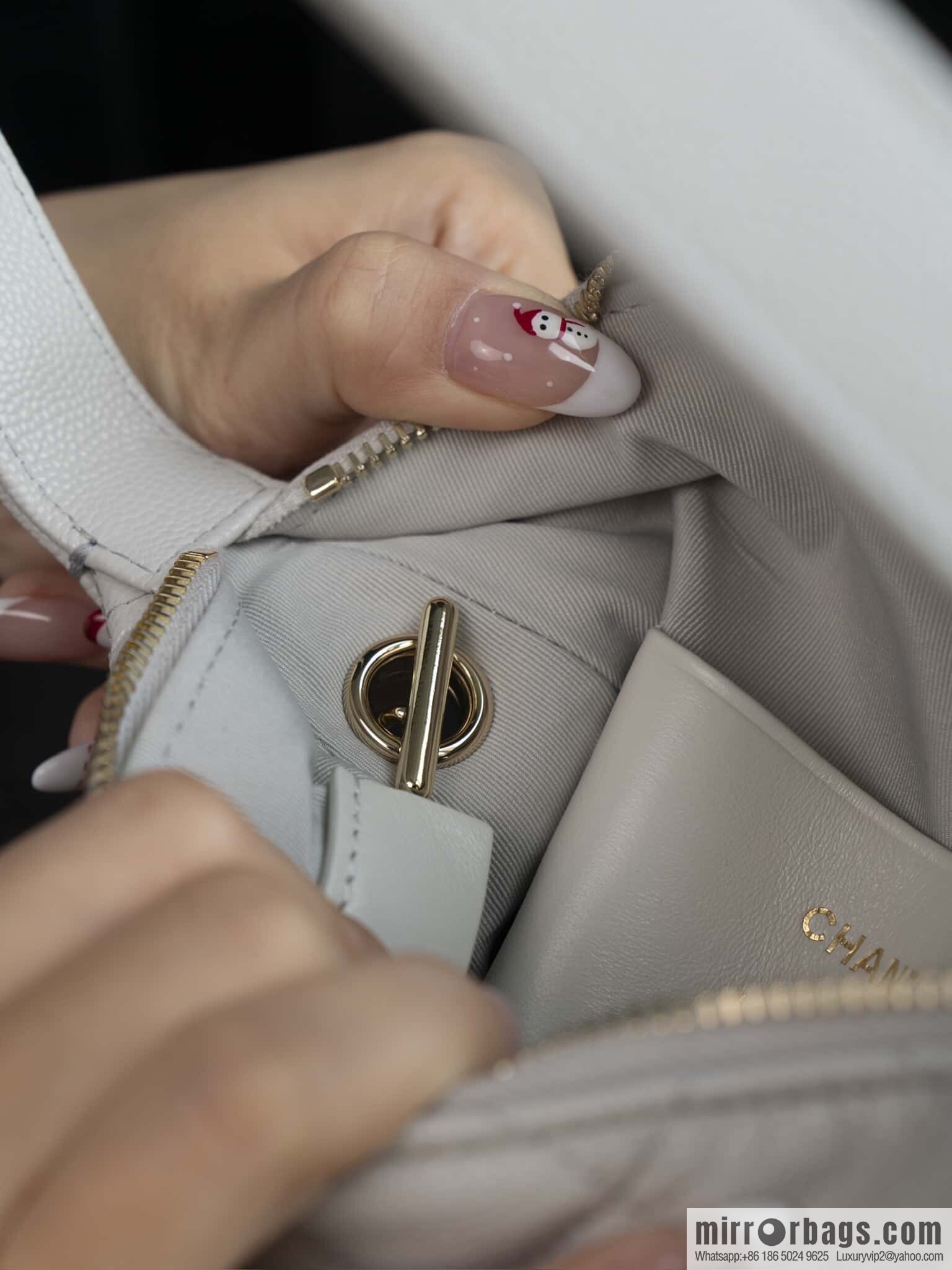𝐂𝐡𝐚𝐧𝐞𝐥 𝟐𝟓𝐜 early spring new, lunch box bag, light gray 🩶 AP4386