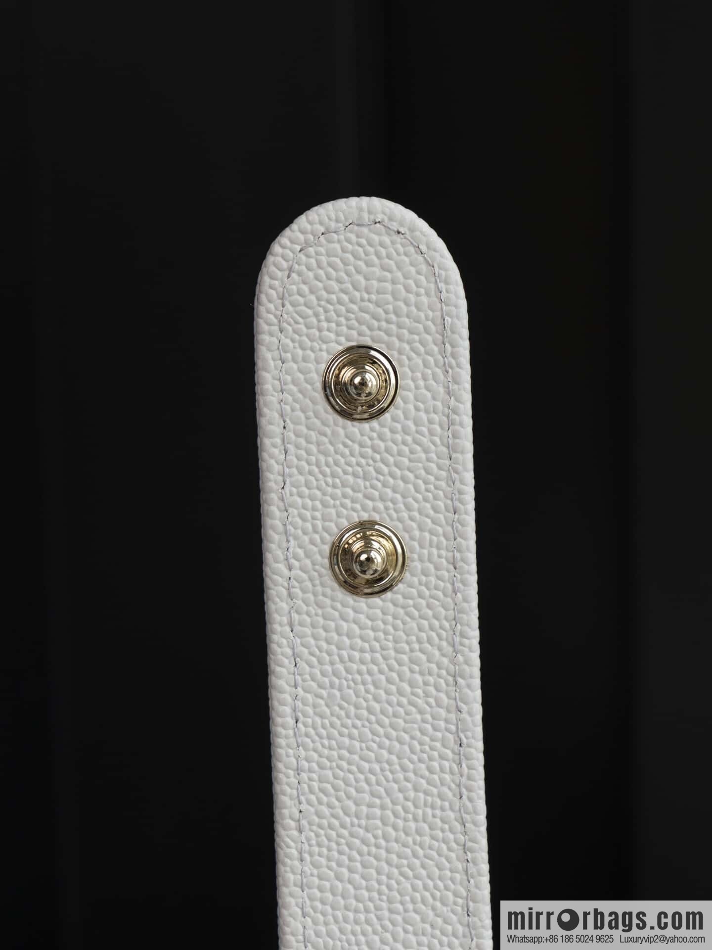 𝐂𝐡𝐚𝐧𝐞𝐥 𝟐𝟓𝐜 early spring new, lunch box bag, light gray 🩶 AP4386