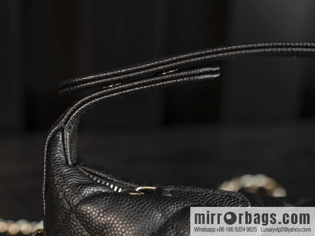 𝐂𝐡𝐚𝐧𝐞𝐥 𝟐𝟓𝐜 early spring new, lunch box bag, black gold 🖤 AP4386