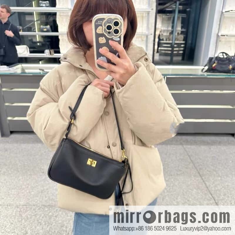 ๐๐๐ฅ๐๐ง๐๐ข๐๐ ๐๐จ๐๐๐จ ๐ค๐ค Rodeo Shoulder Bag ๐งถ Rodeo Black Smooth Cow Leather Shoulder Bag