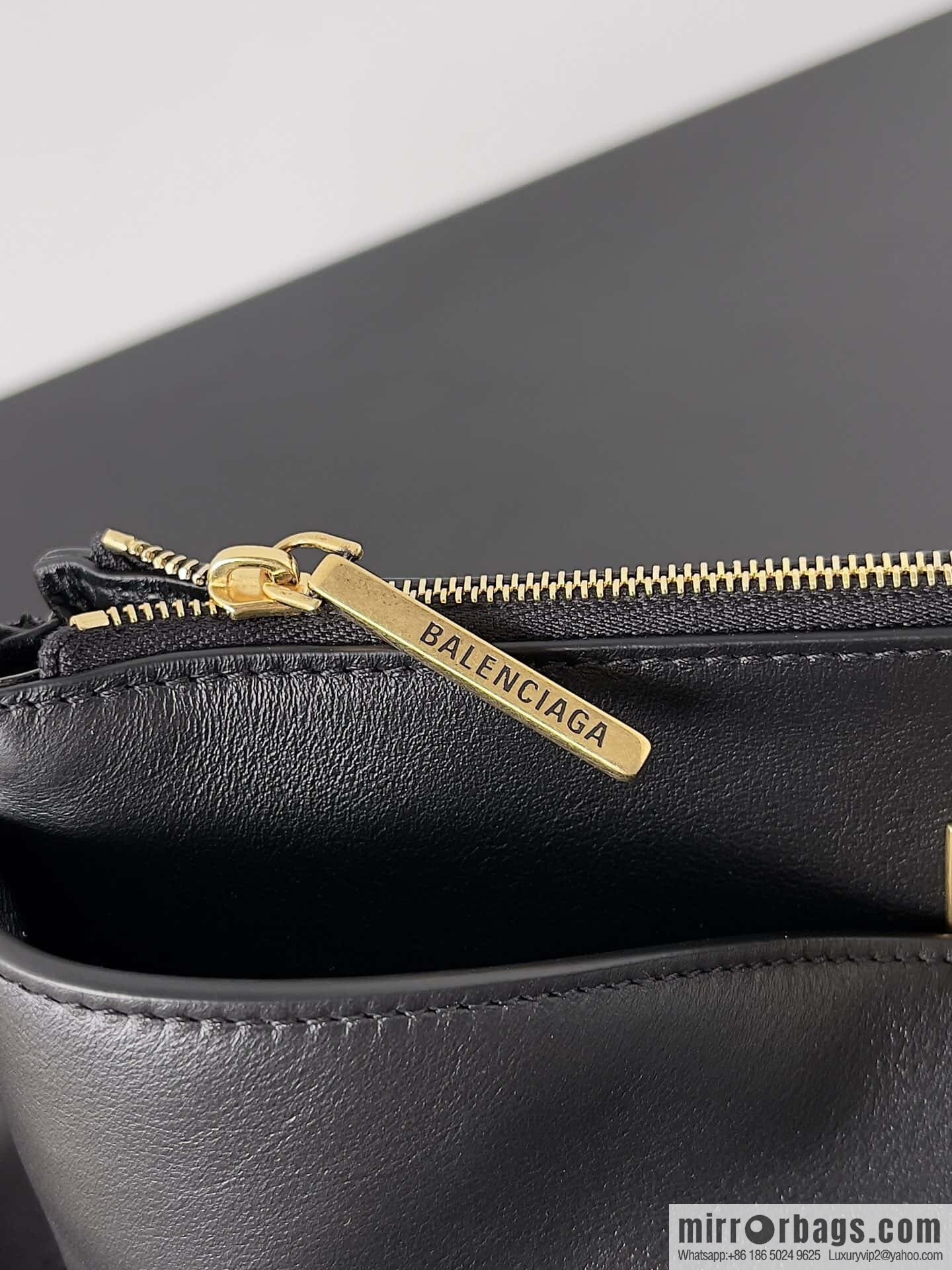 ๐๐๐ฅ๐๐ง๐๐ข๐๐ ๐๐จ๐๐๐จ ๐ค๐ค Rodeo Shoulder Bag ๐งถ Rodeo Black Smooth Cow Leather Shoulder Bag