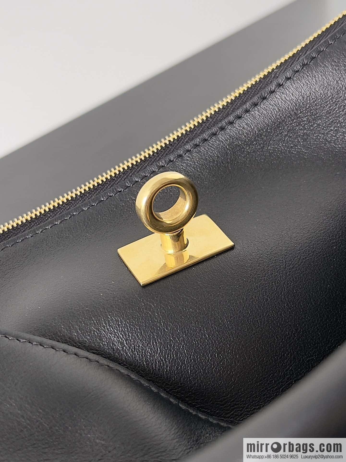 ๐๐๐ฅ๐๐ง๐๐ข๐๐ ๐๐จ๐๐๐จ ๐ค๐ค Rodeo Shoulder Bag ๐งถ Rodeo Black Smooth Cow Leather Shoulder Bag