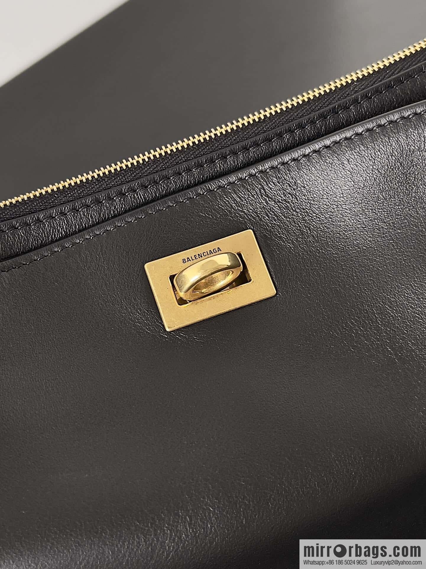 ๐๐๐ฅ๐๐ง๐๐ข๐๐ ๐๐จ๐๐๐จ ๐ค๐ค Rodeo Shoulder Bag ๐งถ Rodeo Black Smooth Cow Leather Shoulder Bag