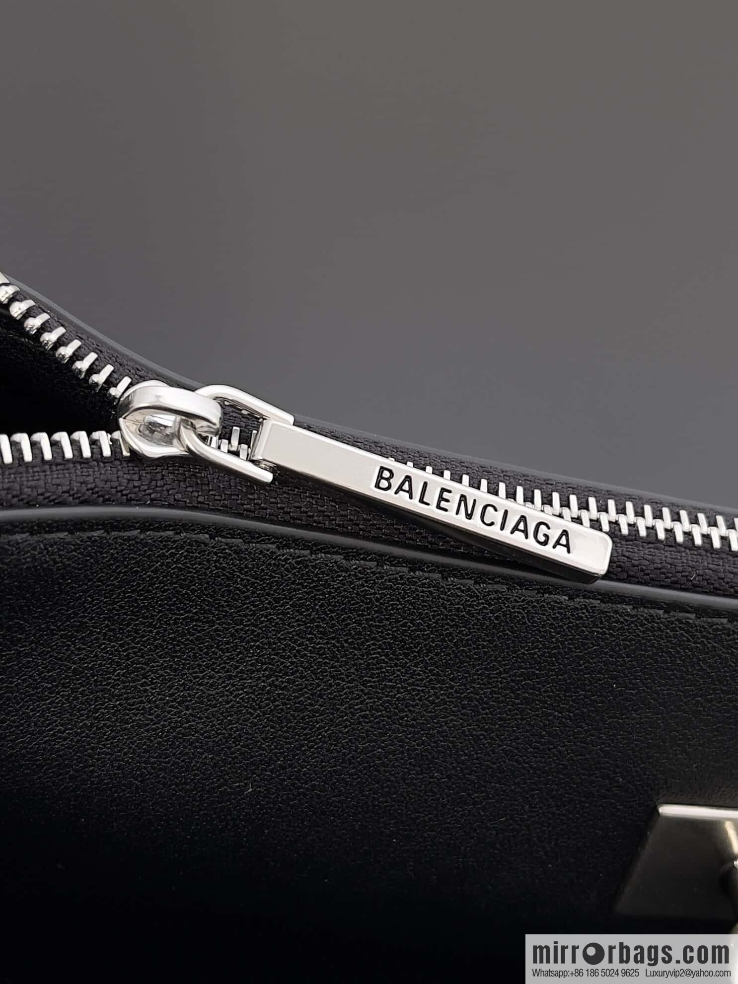๐๐๐ฅ๐๐ง๐๐ข๐๐ ๐๐จ๐๐๐จ ๐ค๐ค Rodeo Shoulder Bag ๐งถ Rodeo Black Smooth Cow Leather Shoulder Bag