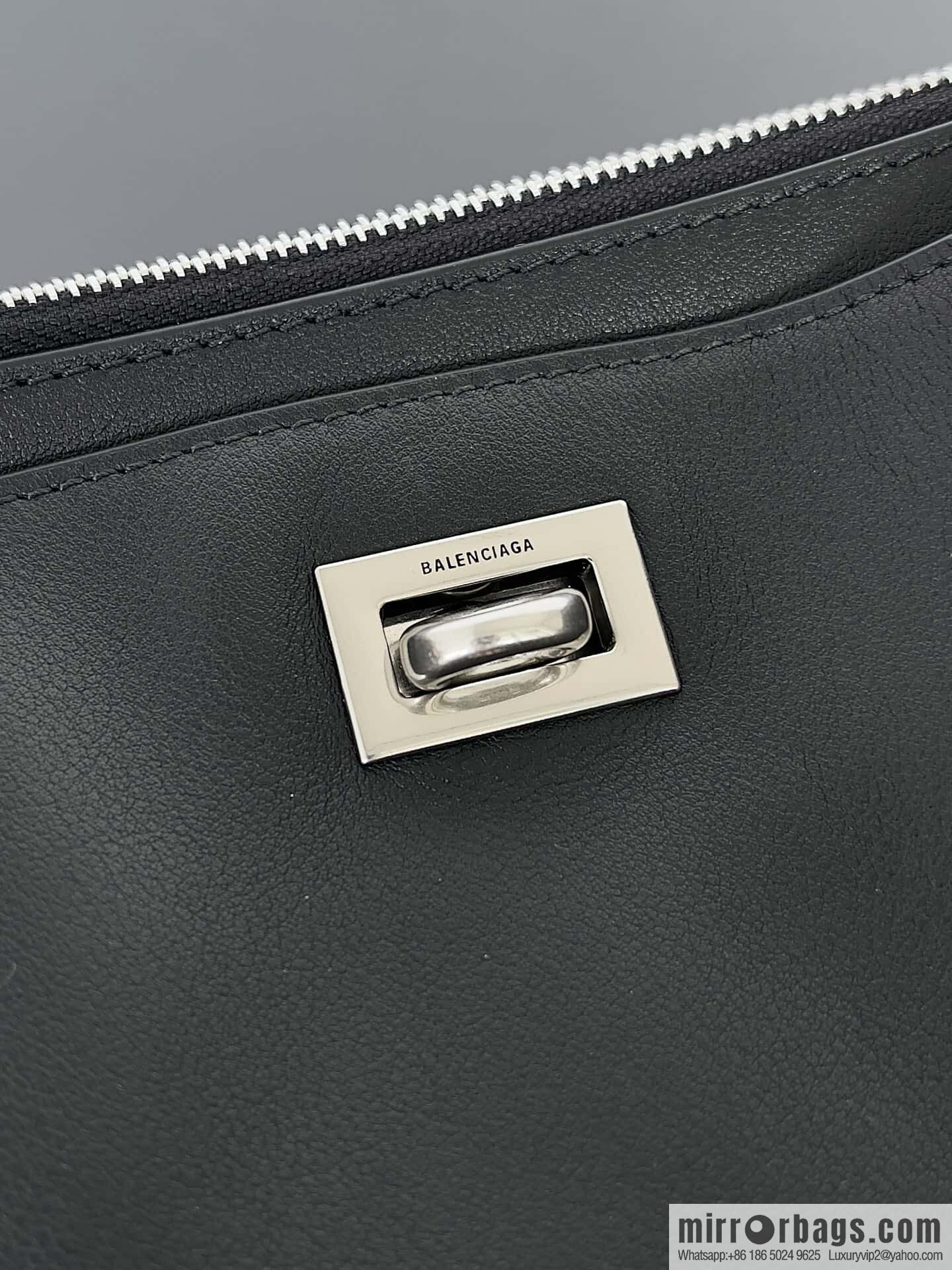 ๐๐๐ฅ๐๐ง๐๐ข๐๐ ๐๐จ๐๐๐จ ๐ค๐ค Rodeo Shoulder Bag ๐งถ Rodeo Black Smooth Cow Leather Shoulder Bag