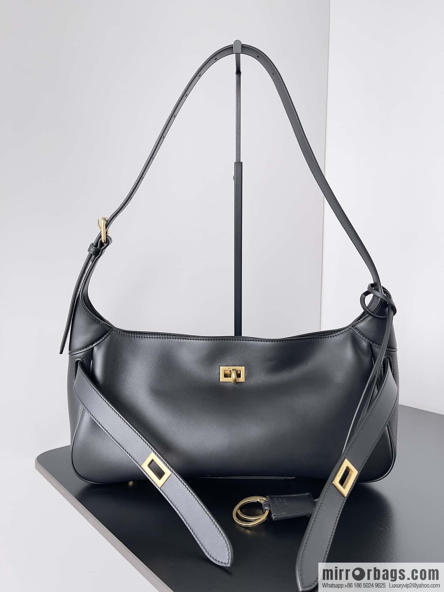 ๐๐๐ฅ๐๐ง๐๐ข๐๐ ๐๐จ๐๐๐จ Bel Air Black Smooth Cow Leather Medium Shoulder Backpack