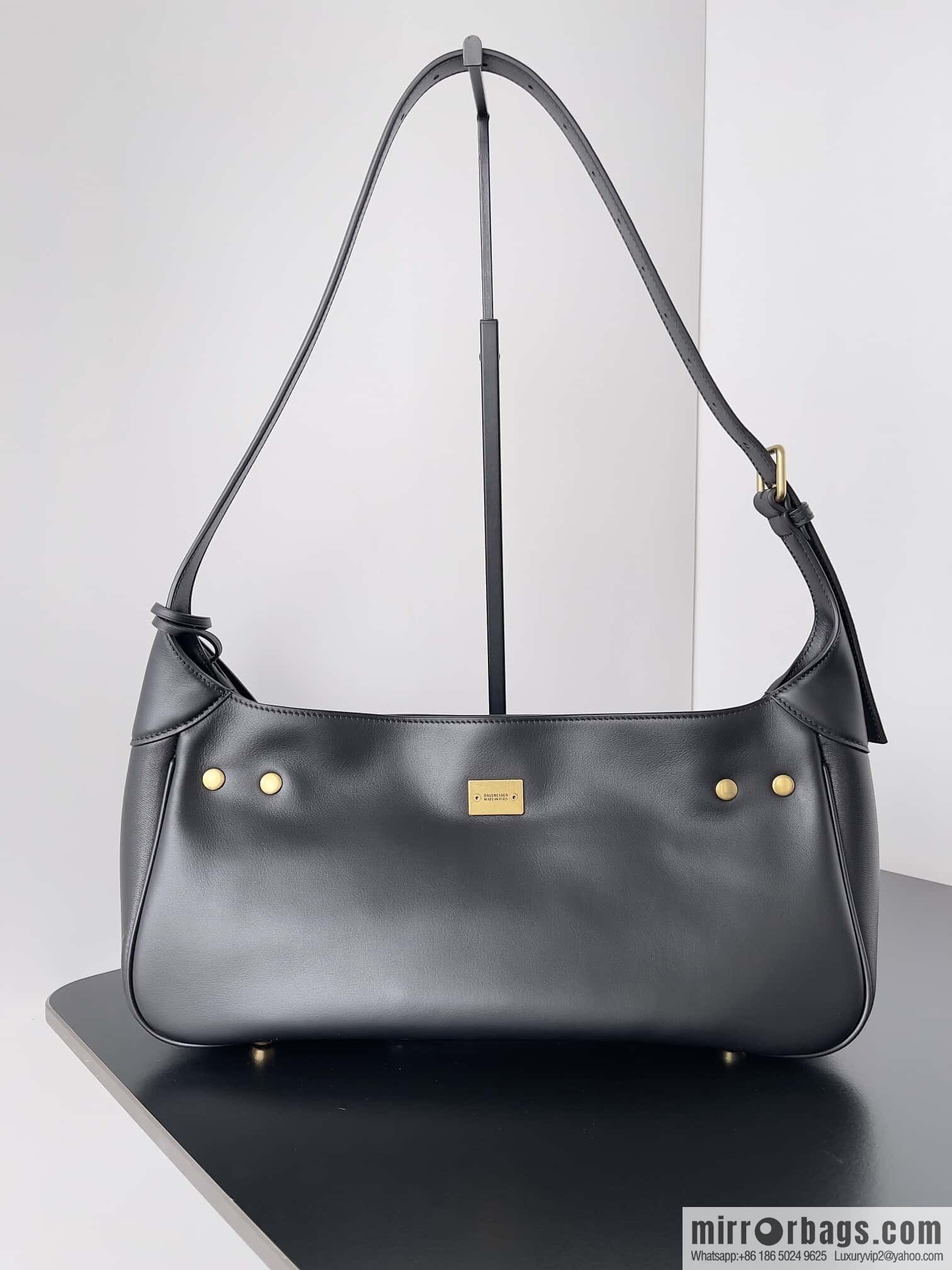 ๐๐๐ฅ๐๐ง๐๐ข๐๐ ๐๐จ๐๐๐จ Bel Air Black Smooth Cow Leather Medium Shoulder Backpack