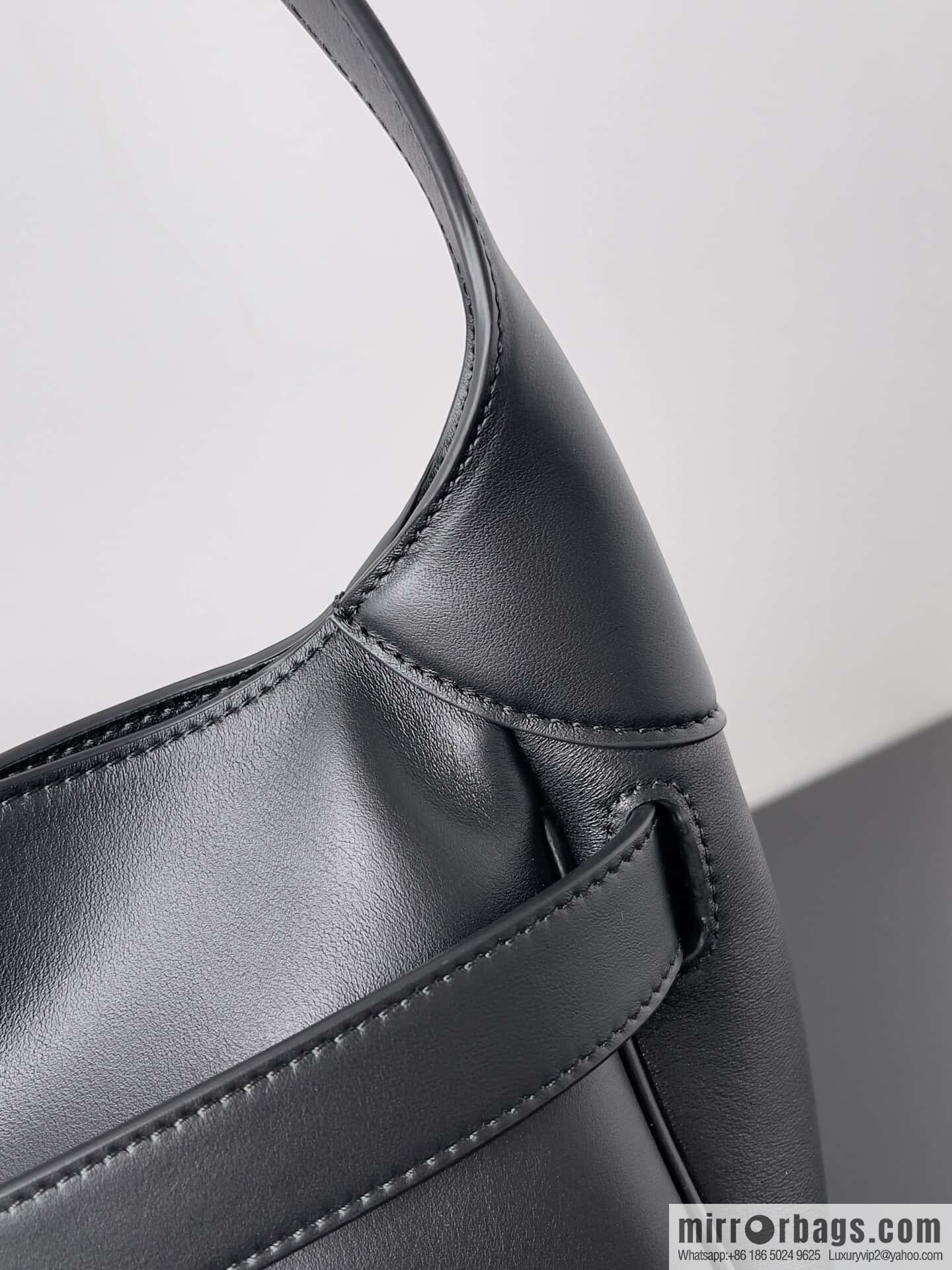 ๐๐๐ฅ๐๐ง๐๐ข๐๐ ๐๐จ๐๐๐จ Bel Air Black Smooth Cow Leather Medium Shoulder Backpack