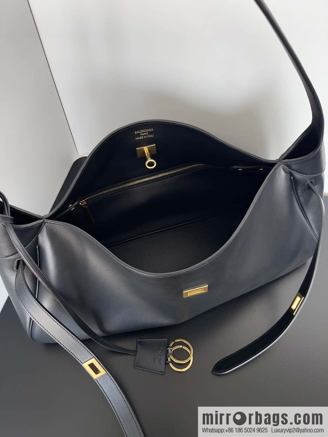 ๐๐๐ฅ๐๐ง๐๐ข๐๐ ๐๐จ๐๐๐จ Bel Air Black Smooth Cow Leather Shoulder Backpack