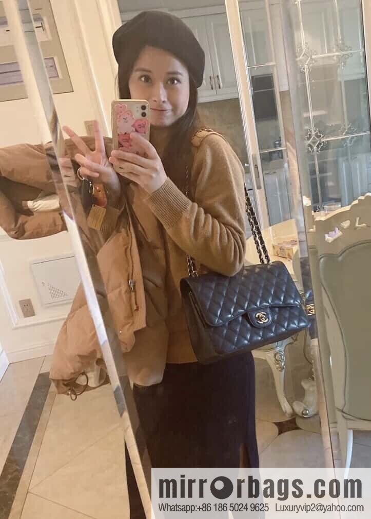 ℂ𝔽 𝗖𝗹𝗮𝘀𝘀𝗶𝗰 𝗙𝗹𝗮𝗽 𝐉𝐮𝐦𝐛𝐨 | genuine skin, caviar, black gold A58600