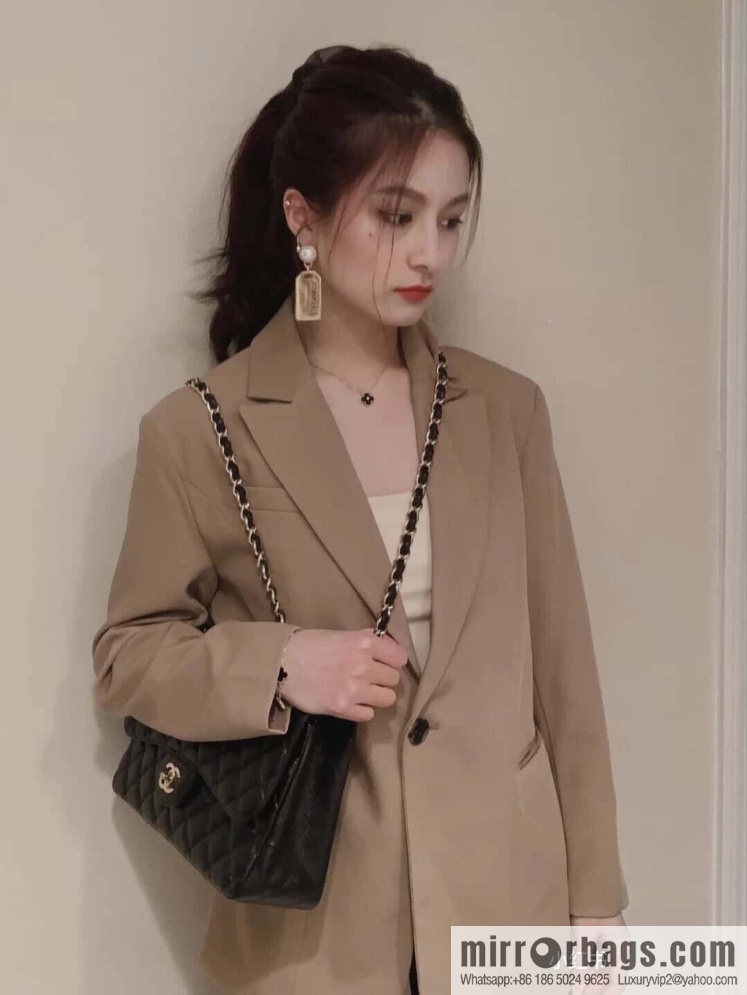 ℂ𝔽 𝗖𝗹𝗮𝘀𝘀𝗶𝗰 𝗙𝗹𝗮𝗽 𝐉𝐮𝐦𝐛𝐨 | genuine skin, caviar, black gold A58600
